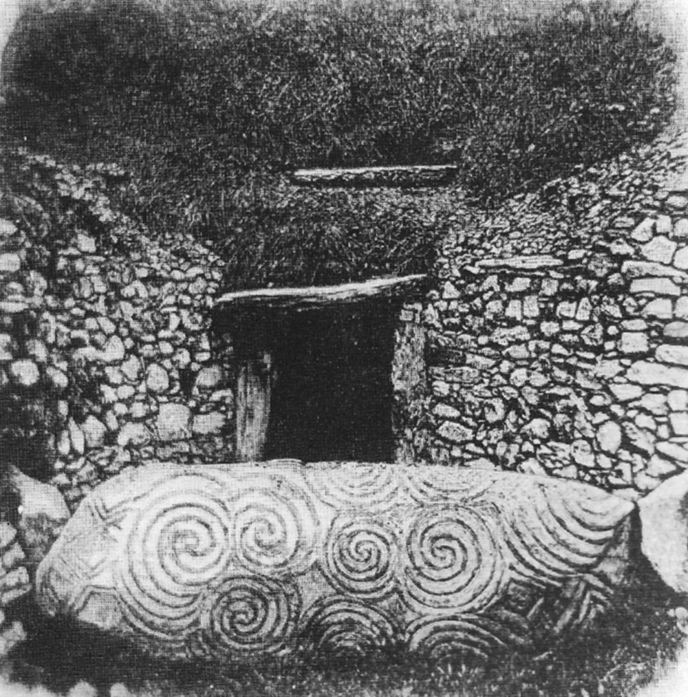 An old engraving of Newgrange.