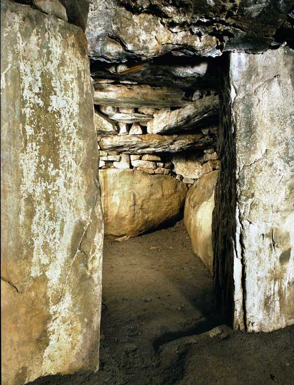 Looking from the round chamber of Dowth south into the right-hand recess. Picture © O.P.W.