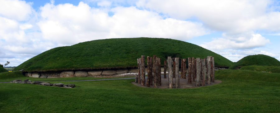 The late neolithic timber henge at Knowth.
