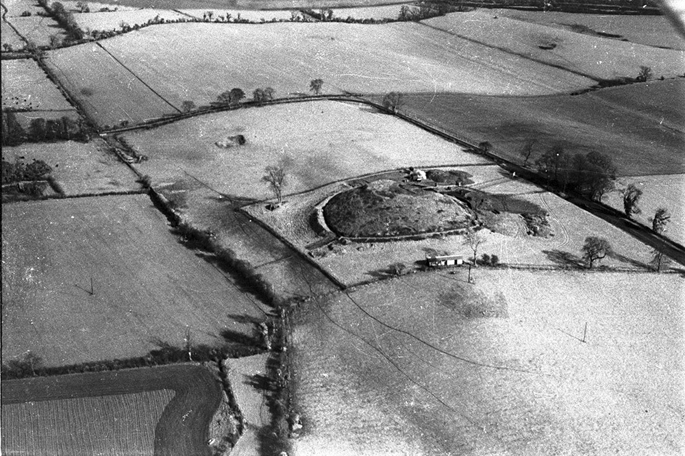 Aerial photo of Newgrange taken during excavations. Image by Leo Swan.