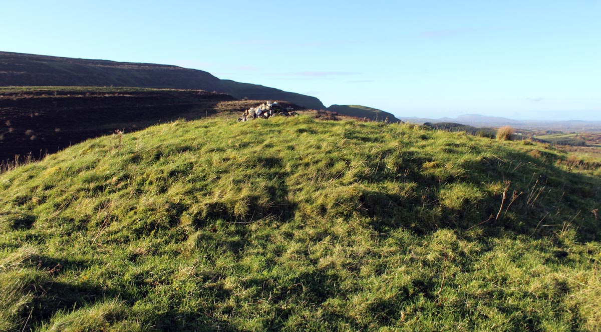 The low neolithic cairn on the hill of Sheecor.