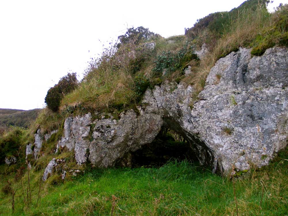 The small cave at  Carricknaheorna.