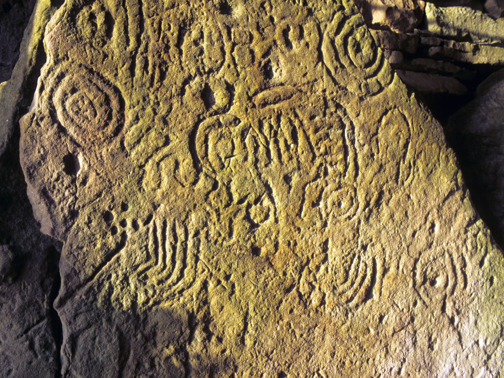 Engraved stone in the passageway of Cairn T