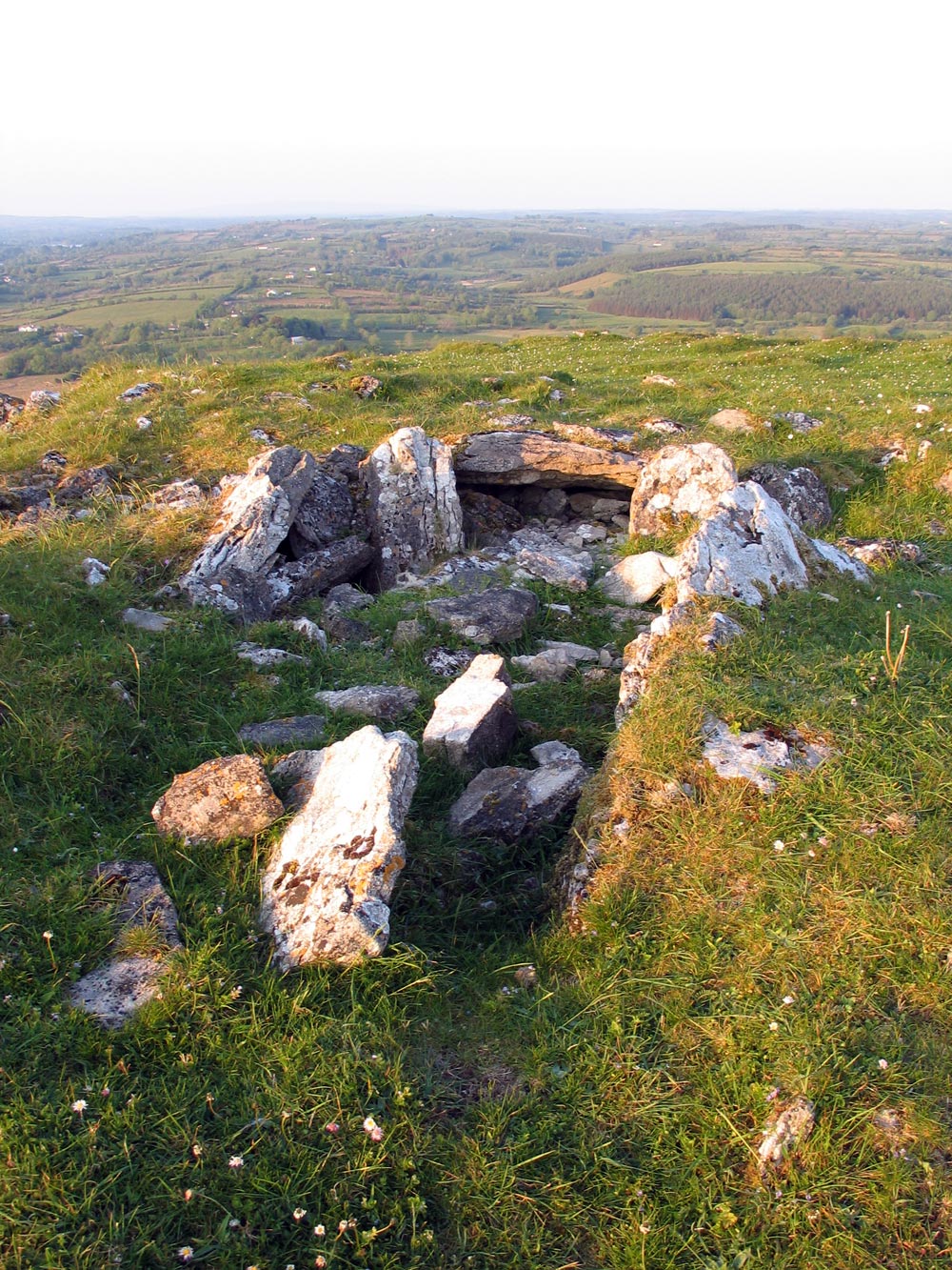 Ruined passage of a satellite cairn on the summit of Sheemor.