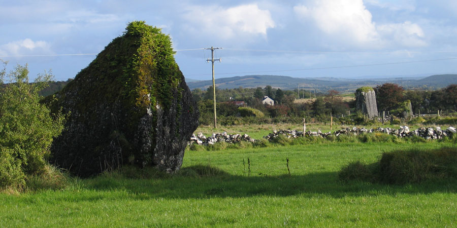 One of the huge erratic boulders on Moytura