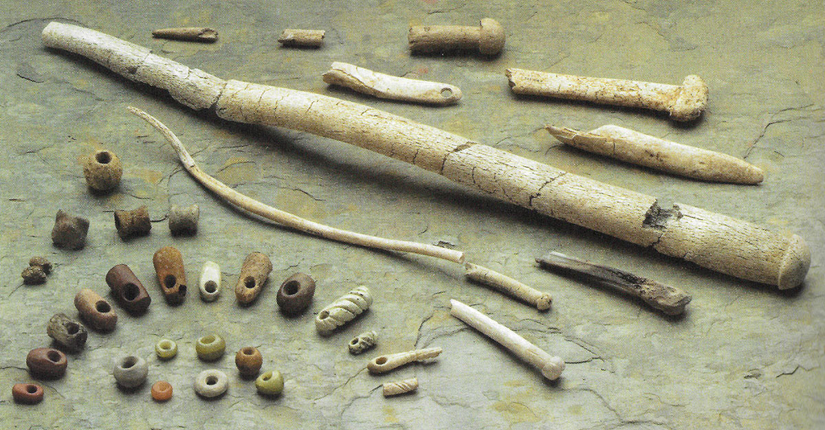 Bone and antler pins from the Mound of the Hostages at Tara, similar to those found at Carrowkeel.